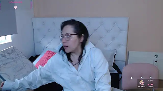 May Carlier online show from January 6, 7:40 pm