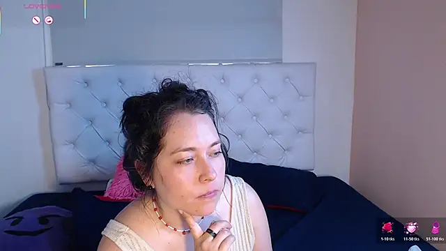 May Carlier online show from March 6, 8:15 pm