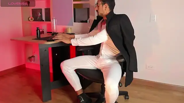 pablo-rincon95 online show from December 2, 11:23 am