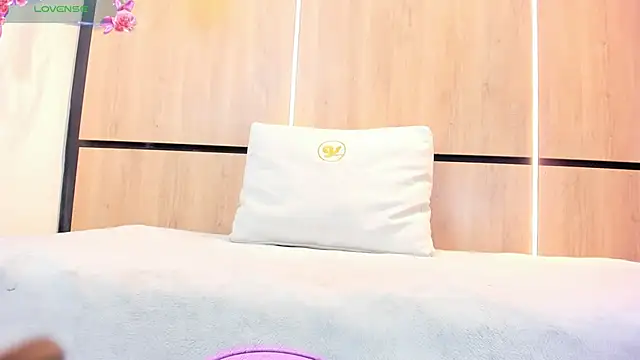 adela chase online show from December 17, 2:49 am