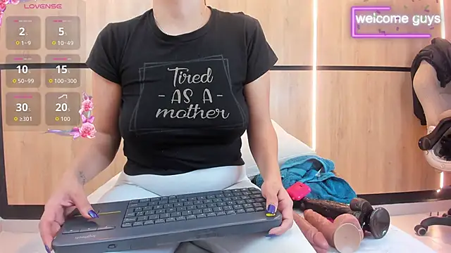 Snapshot of adela_chase chatting on November 11, 1:44 am adela chase online show from November 11, 1:44 am