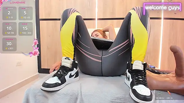 Snapshot of adela_chase chatting on November 20, 3:07 am adela chase online show from November 20, 3:07 am