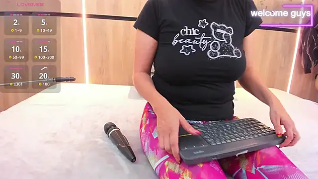 adela chase online show from October 16, 3:04 am