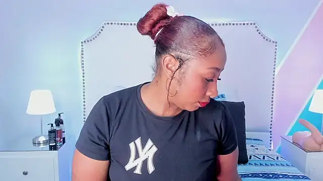 Snapshot of Krystal_cambell1 chatting on May 13, 7:43 pm Krystal cambell1 online show from May 13, 7:43 pm