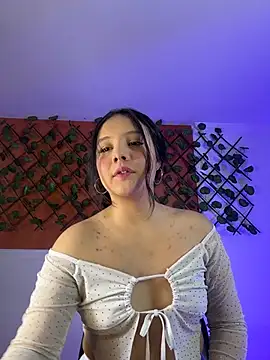 Emily Trujillo online show from November 20, 5:46 pm