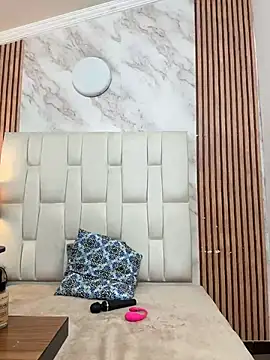 Emily Trujillo online show from November 18, 7:06 pm