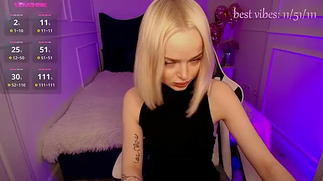 Snapshot of horny_blondiee chatting on February 19, 8:12 am horny blondiee online show from February 19, 8:12 am