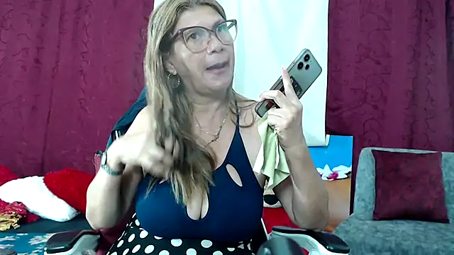 Snapshot of Aranza-Queen chatting on February 15, 2:22 pm Aranza-Queen online show from February 15, 2:22 pm