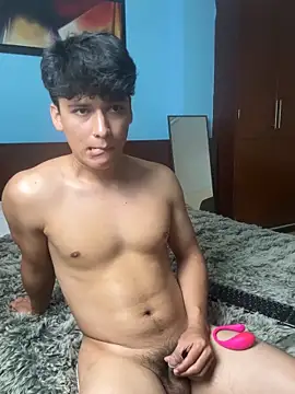 Snapshot of LiamEvans_0 chatting on February 4, 10:34 pm LiamEvans 0 online show from February 4, 10:34 pm