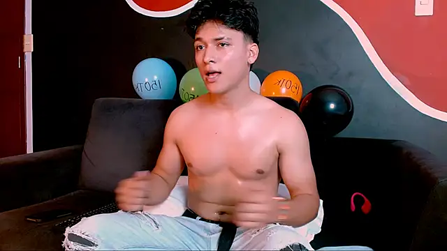 Snapshot of LiamEvans_0 chatting on March 10, 5:07 pm LiamEvans 0 online show from March 10, 5:07 pm