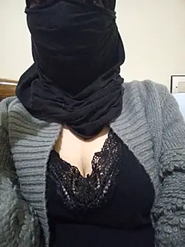 Liliiiblow online show from December 17, 6:09 pm