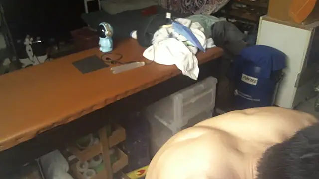 hkwildguy online show from December 18, 9:51 pm