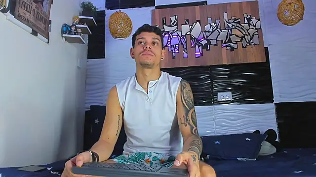 Friendsofeverything  online show from December 5, 1:43 pm