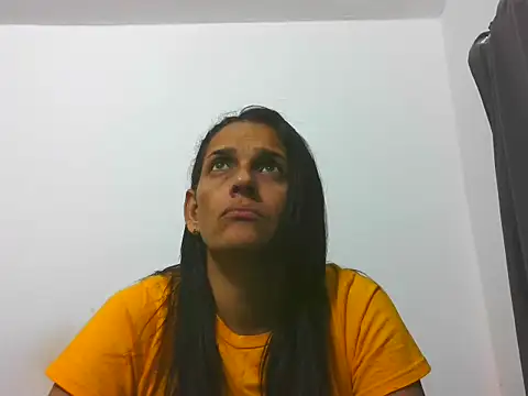 latinbrunettet online show from April 15, 2:10 pm