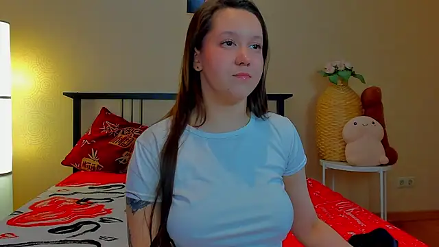 Snapshot of Mira_Karter chatting on May 3, 2:27 am Mira Karter online show from May 3, 2:27 am