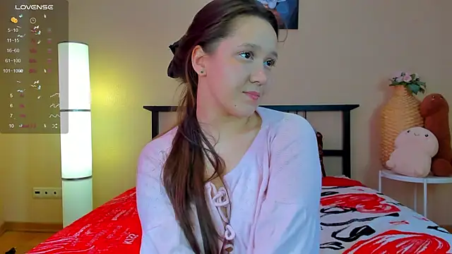 Snapshot of Mira_Karter chatting on April 11, 7:45 am Mira Karter online show from April 11, 7:45 am