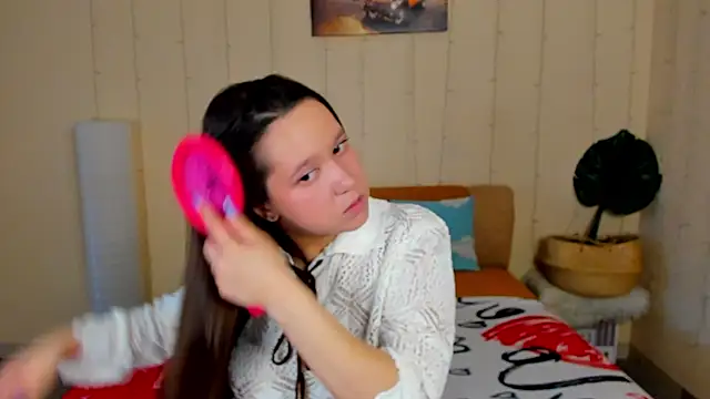 Snapshot of Mira_Karter chatting on April 15, 2:39 am Mira Karter online show from April 15, 2:39 am