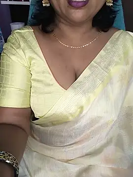 Snapshot of honey-sexy chatting on June 18, 7:51 am honey-sexy online show from June 18, 7:51 am
