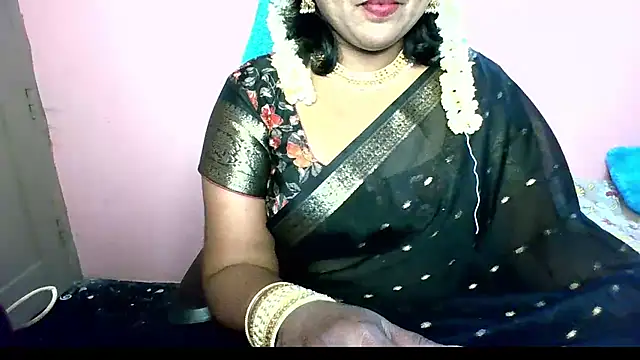 Snapshot of honey-sexy chatting on July 18, 8:56 am honey-sexy online show from July 18, 8:56 am
