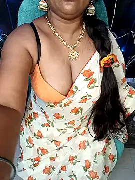Snapshot of honey-sexy chatting on January 29, 11:41 am honey-sexy online show from January 29, 11:41 am