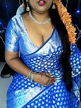 Snapshot of honey-sexy chatting on February 26, 6:51 am honey-sexy online show from February 26, 6:51 am