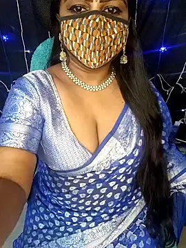Snapshot of honey-sexy chatting on January 12, 1:37 pm honey-sexy online show from January 12, 1:37 pm