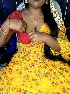 Snapshot of honey-sexy chatting on March 15, 10:13 am honey-sexy online show from March 15, 10:13 am