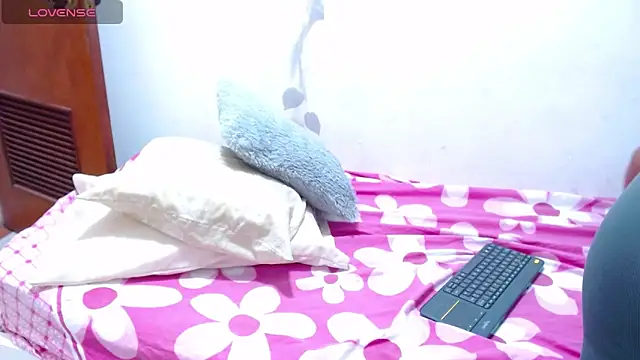 ZuryFerrari online show from November 21, 3:33 pm