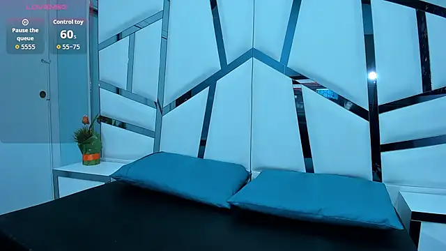 Lucy White   online show from November 5, 7:39 pm