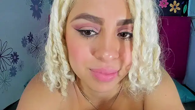 Lucy White   online show from September 21, 10:48 pm