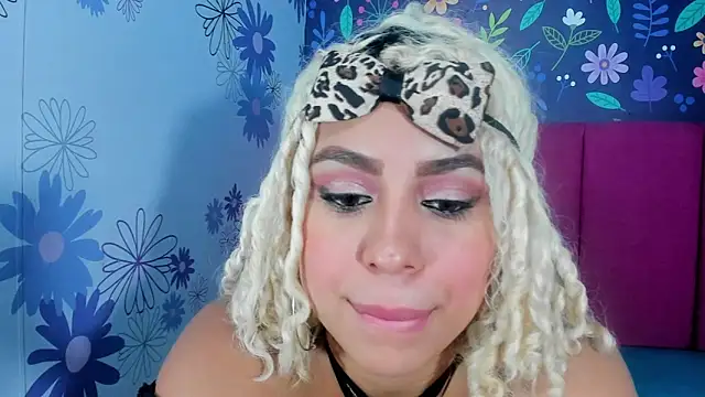 Lucy White   online show from October 17, 8:54 pm