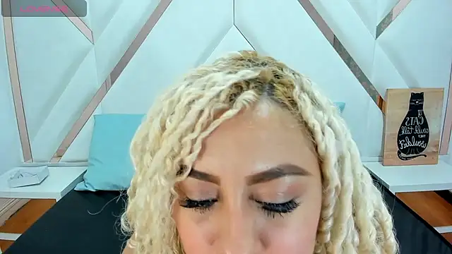 Lucy White   online show from November 29, 8:09 pm