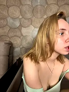 Snapshot of Kitty_Katrine chatting on October 28, 12:04 pm Kitty Katrine online show from October 28, 12:04 pm