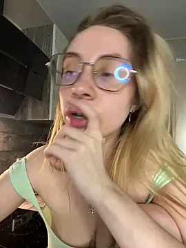 Snapshot of Kitty_Katrine chatting on May 15, 6:06 pm Kitty Katrine online show from May 15, 6:06 pm