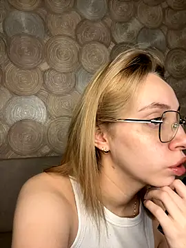 Snapshot of Kitty_Katrine chatting on December 18, 2:27 am Kitty Katrine online show from December 18, 2:27 am