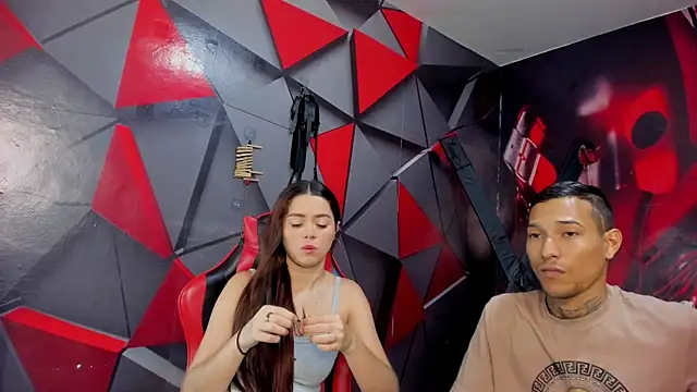 Snapshot of Hana_and_Zeta chatting on November 7, 12:21 pm Hana and Zeta online show from November 7, 12:21 pm