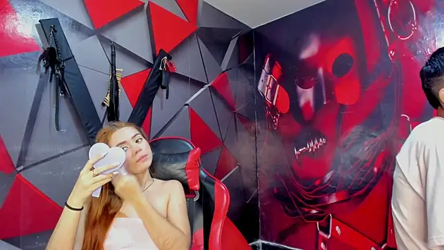 Snapshot of Hana_and_Zeta chatting on December 1, 12:28 pm Hana and Zeta online show from December 1, 12:28 pm