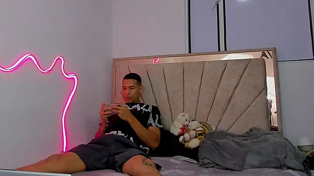 Hana and Zeta online show from March 3, 3:35 am