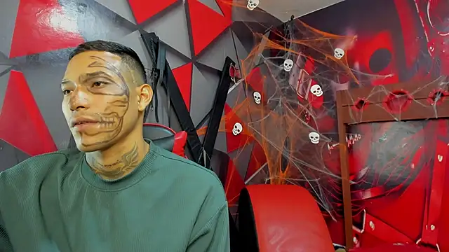 Snapshot of Hana_and_Zeta chatting on October 31, 12:35 pm Hana and Zeta online show from October 31, 12:35 pm