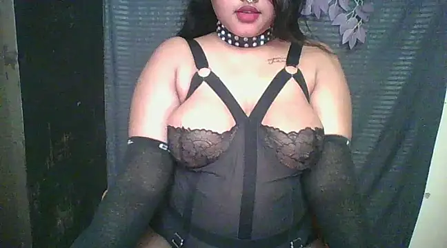 Snapshot of Your-love-12 chatting on December 21, 7:38 pm Your-love-12 online show from December 21, 7:38 pm