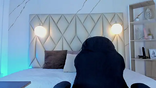 angelswets online show from December 14, 1:28 pm