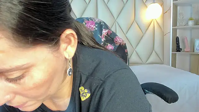 angelswets online show from December 3, 1:54 pm