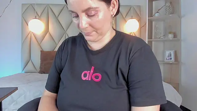 angelswets online show from November 29, 1:44 pm