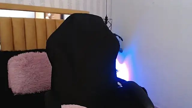 Snapshot of pettit_courtny chatting on November 4, 9:29 pm pettit courtny online show from November 4, 9:29 pm