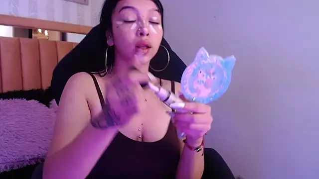 Snapshot of pettit_courtny chatting on October 30, 8:06 pm pettit courtny online show from October 30, 8:06 pm