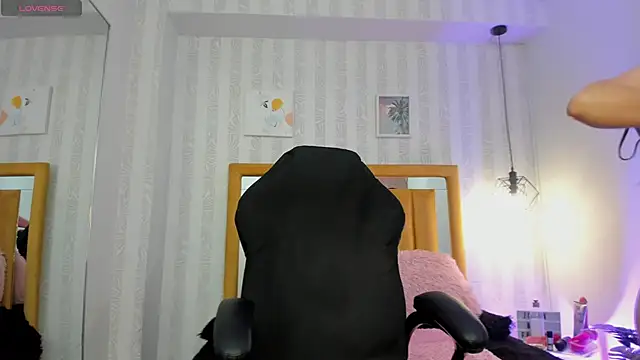 Snapshot of pettit_courtny chatting on September 30, 8:04 pm pettit courtny online show from September 30, 8:04 pm