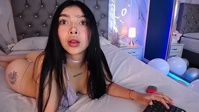 Snapshot of pettit_courtny chatting on February 23, 12:51 am pettit courtny online show from February 23, 12:51 am