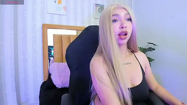 Snapshot of pettit_courtny chatting on October 13, 8:10 pm pettit courtny online show from October 13, 8:10 pm