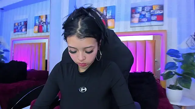 Snapshot of pettit_courtny chatting on December 4, 8:08 pm pettit courtny online show from December 4, 8:08 pm