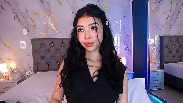 Snapshot of pettit_courtny chatting on March 12, 1:58 am pettit courtny online show from March 12, 1:58 am